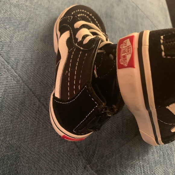 Vans - Picture 2 of 3